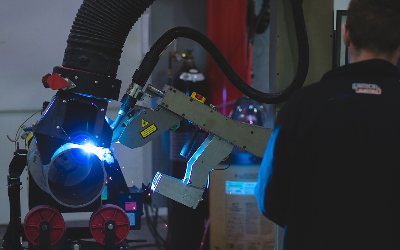 Collaborative pipe welding robot